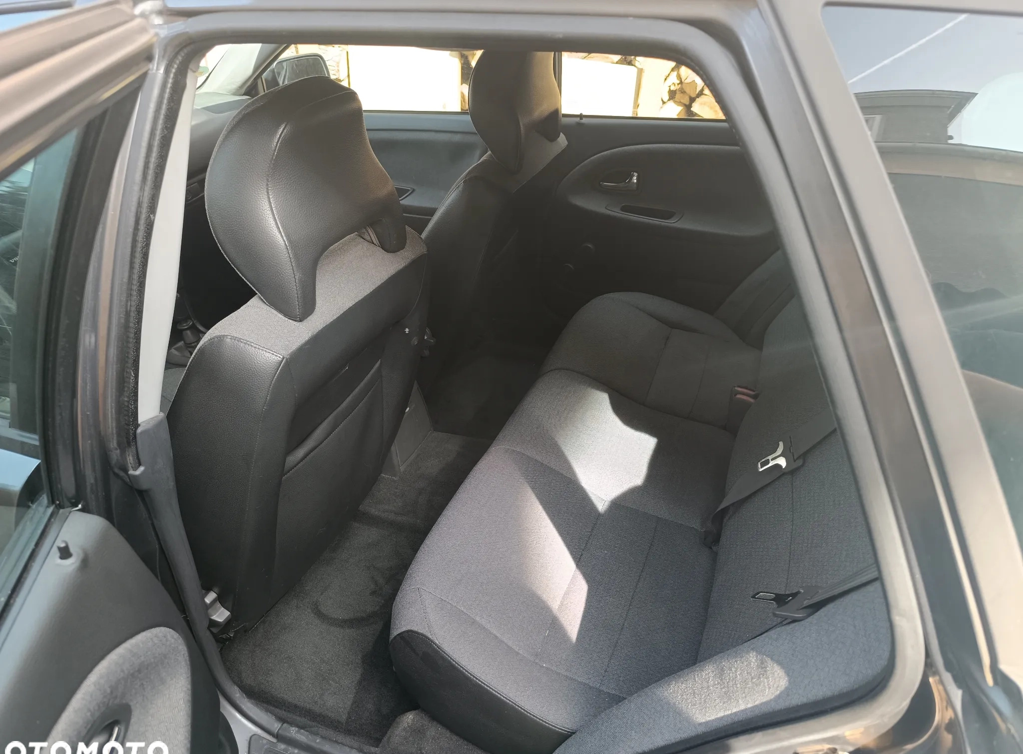 Volvo V40 cena 5658 przebieg: 106560, rok produkcji 2001 z Szprotawa małe 56